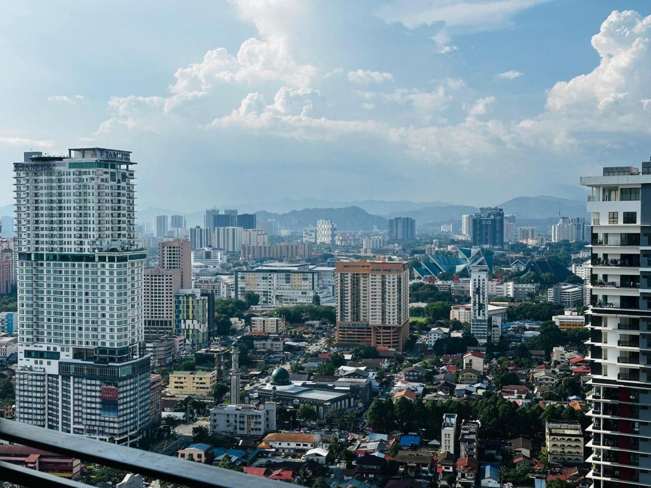 Summer Suites By Hibiscus Kuala Lumpur Esterno foto